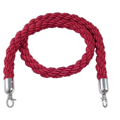 Corda vermelha com extremidades metálicas e ganchos.