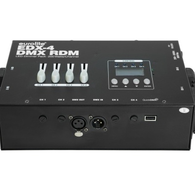 Controladora de iluminação LED DMX preta com botões, visor digital e conectores XLR e USB