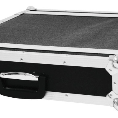 Mala de transporte preta com moldura metálica prateada e pega preta