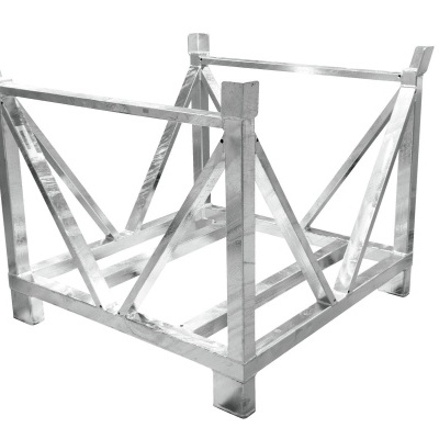 Estrutura metálica quadrada galvanizada com barras diagonais