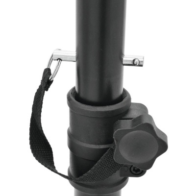 Estrutura metálica com aperto e correia preta