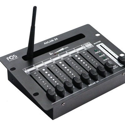Controlador de luz preto FCS AirLink 24 com antena e controlos deslizantes.
