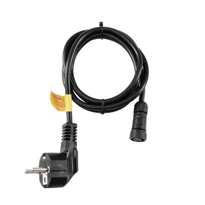 Cabo elétrico preto com tomada de três pinos e conector na outra extremidade