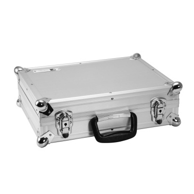 Mala de transporte metálica prateada com fechos cromados e pega preta