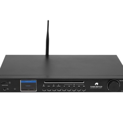 Aparelho eletrônico preto com tela e antena