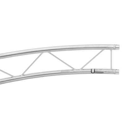Estrutura metálica arqueada em alumínio com reforços triangulares e etiquetas