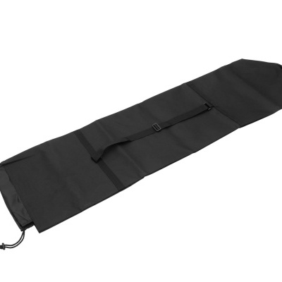 saco preto alongado de tecido com fecho por cordão e alça ajustável