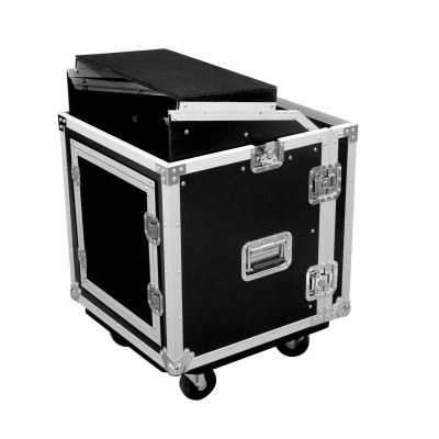 Caixa de transporte preta com estrutura metálica e rodízios