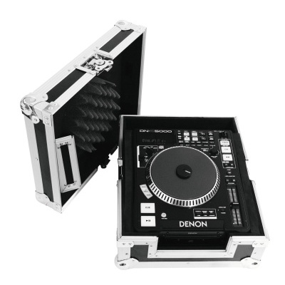 Equipamento DJ Denon DN-5000 numa caixa de transporte preta e prateada