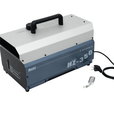 Máquina de fumos metálica cinza e preta com alça, cabo e controlo remoto