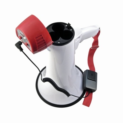 Megafone branco e vermelho com microfone e correia