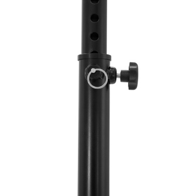 Tubo metálico preto com abertura circular e manípulo para ajuste