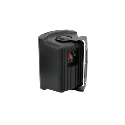 Recipiente preto de plástico com alça metálica prateada