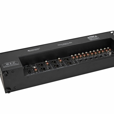 Interface áudio preta com entradas XLR e saídas RCA