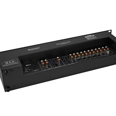 Equipamento profissional preto com múltiplas entradas XLR e RJ45 para instalação em rack
