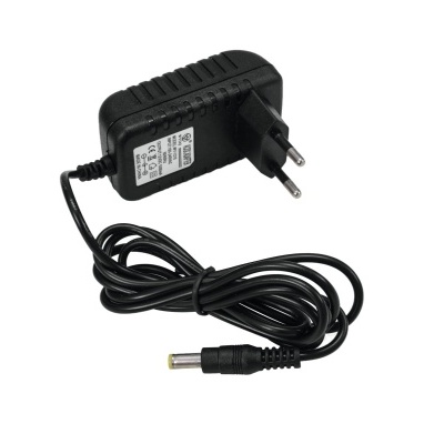 Transformador de corrente AC para DC com ficha europeia e cabo preto