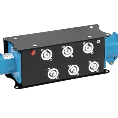 Multiplicador de tomada industrial preto com tomadas e extremidades azuis