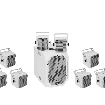 Sistema de som branco com grelhas pretas e seis colunas pequenas em círculo