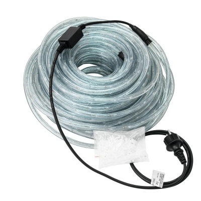 Cabo elétrico transparente enrolado com conectores pretos