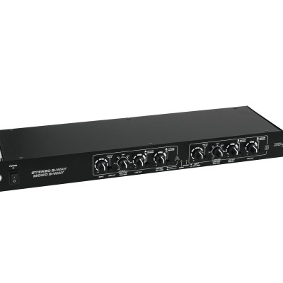 Equalizador gráfico de áudio BEHRINGER FBQ6200 preto com botões e texto branco