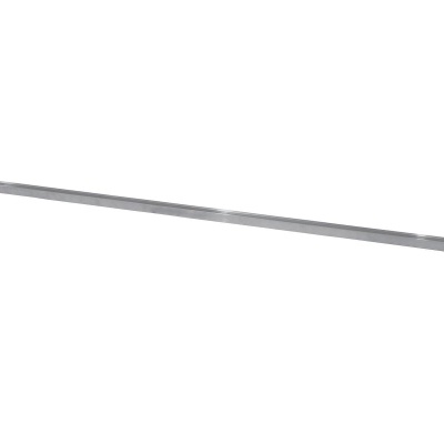 Barra metálica fina prateada sobre fundo branco