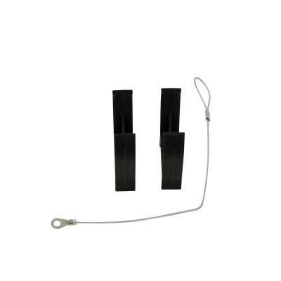 Presilhas pretas e cabo de aço com terminal redondo sobre fundo branco