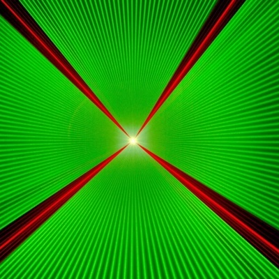 Padrão abstrato com linhas verdes e vermelhas convergentes no centro