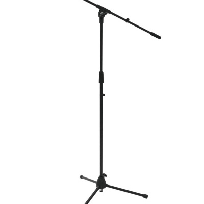 Suporte de microfone preto com tripé e braço ajustável.