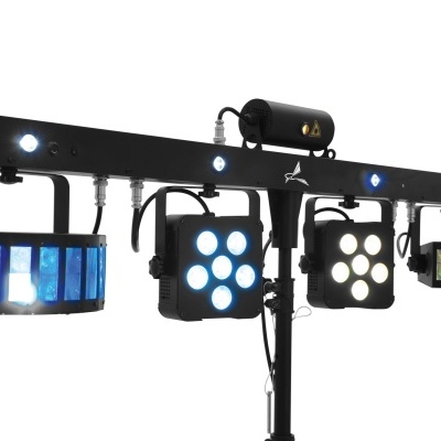 Sistema de iluminação em barra preta com múltiplas luzes LED e painéis coloridos