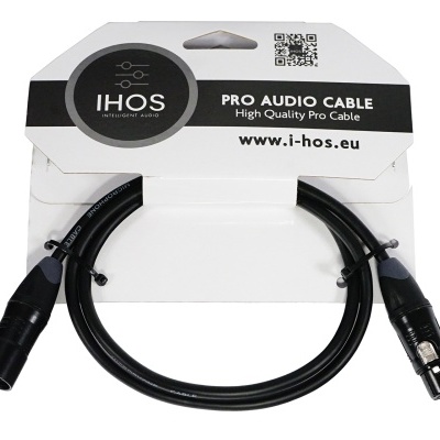 Cabo de áudio profissional preto com conexão XLR e embalagem de cartão com texto