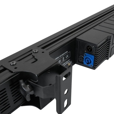 Barra de luz LED profissional preta com suporte metálico e conectores elétricos