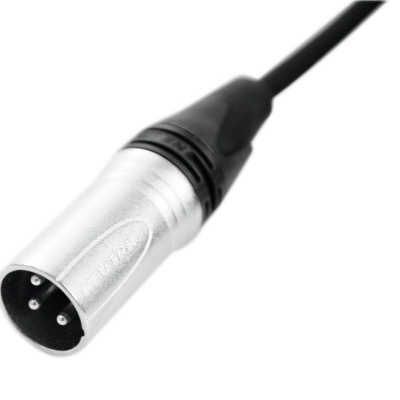 Cabo com conector XLR macho metálico prateado e preto