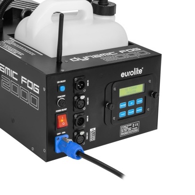 Máquina de fumo preta Eurolite Dynamic Fog 2000 com reservatório branco e painéis de controlo