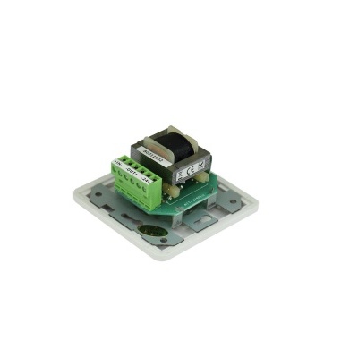 Transformador elétrico montado numa base branca quadrada com componentes verdes e pretos