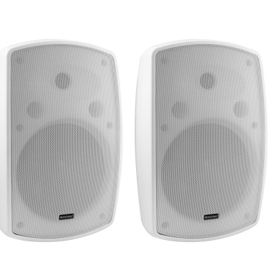 Par de colunas brancas retangulares com grelha frontal