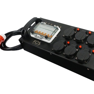 Multiplicador de tomadas elétricas industrial preto com ficha vermelha