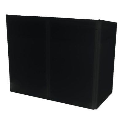 caixa preta com detalhes metálicos em fundo branco