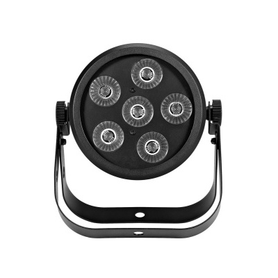 Luz LED preta com suporte metálico em fundo branco