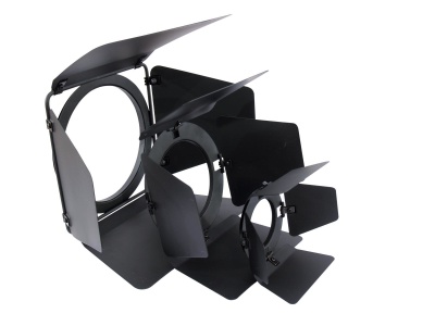 Três barn doors de metal preto para iluminação de estúdio com aletas ajustáveis