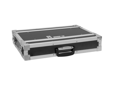 Mala rígida preta com cantos metálicos prateados e alça