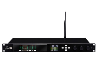 Equipamento eletrónico preto para montagem em rack com antena e ecrã colorido