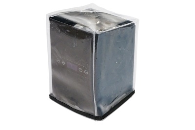 Capa protetora transparente para aparelho quadrado preto com painel de controlo