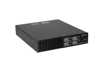 Amplificador de áudio profissional preto com controlos frontais e indicadores LED