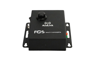 Dispositivo eletrônico preto com botão rotativo e indicadores coloridos