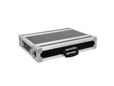 Mala de transporte preta com cantos metálicos