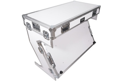 Móvel branco para equipamento com estrutura metálica prateada e fechos