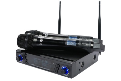 Conjunto de microfones sem fios com receptor preto