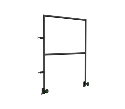 Estrutura metálica preta com barras horizontais e braçadeiras ajustáveis