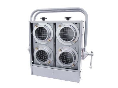 Refletor metálico cinza claro com quatro lentes circulares e pega superior