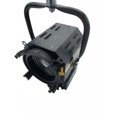 Refletor profissional de iluminação preto com lente circular e punho em U